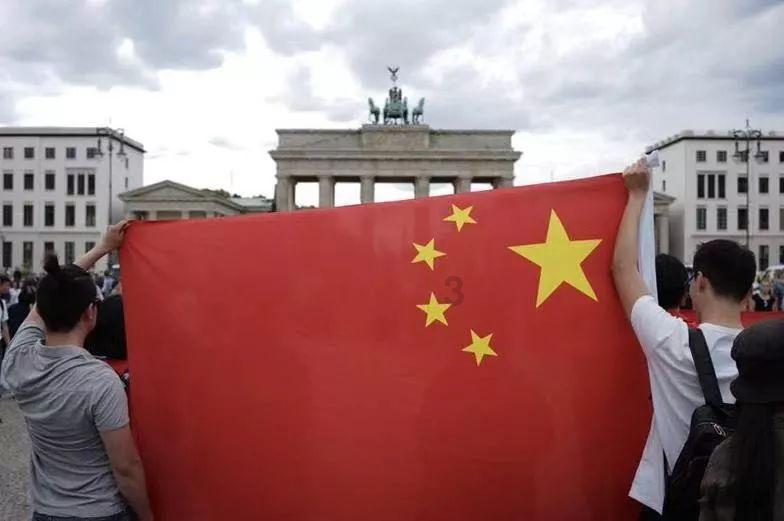 量子隧穿魔法般的氢气探测器:团簇阵列中的奇迹